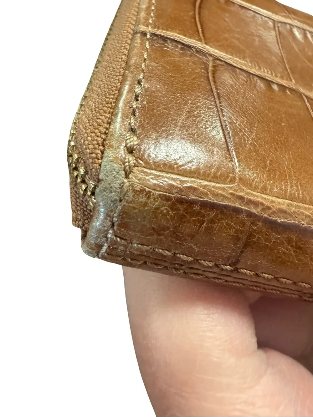 111 / Vintage Coach Madison croc embossed Accordion Zip Wallet Size 4”x8”